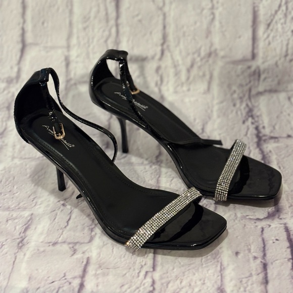 🔵”NWOT” ANNE MICHELLE Black Ankle Strap Heels with Rhinestone Detailing - Picture 1 of 6